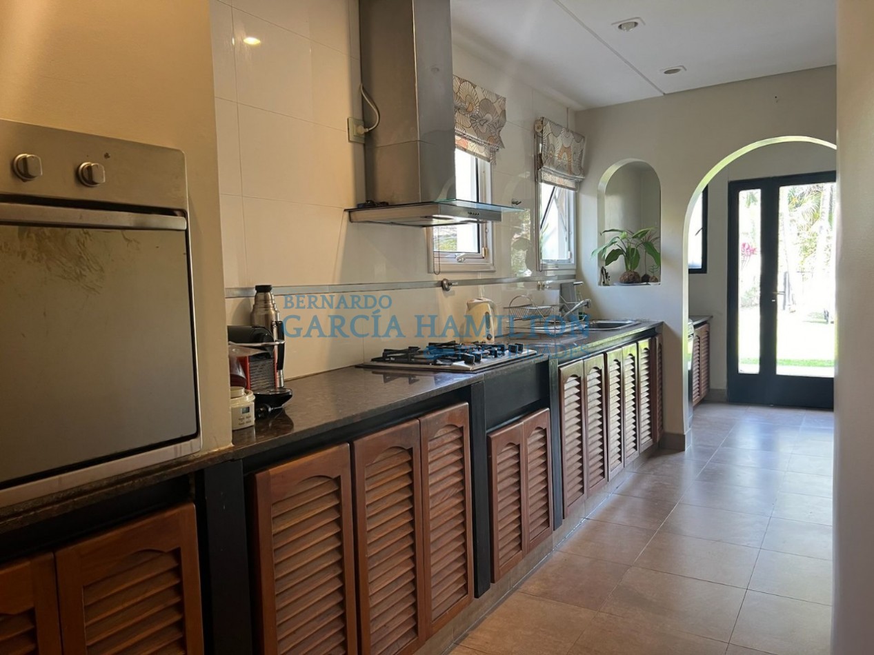 CASA EN VENTA BARRIO GUILLERMINA